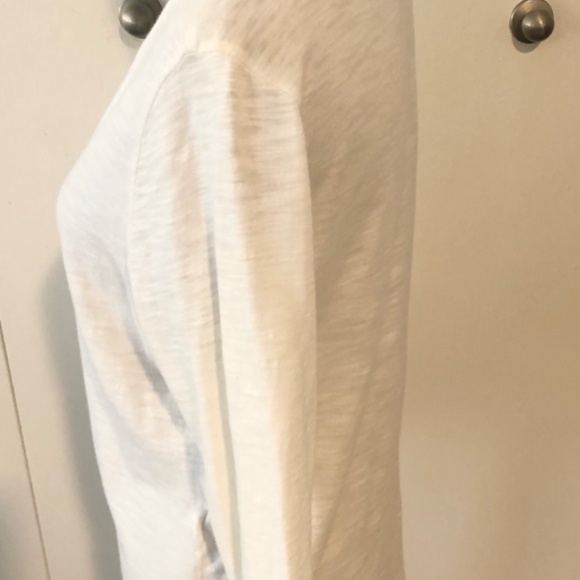 🕓 CHICOS BRAND NAME LIKE NEW PRETTY TOP SIZE MEDIUM - Picture 2 of 4